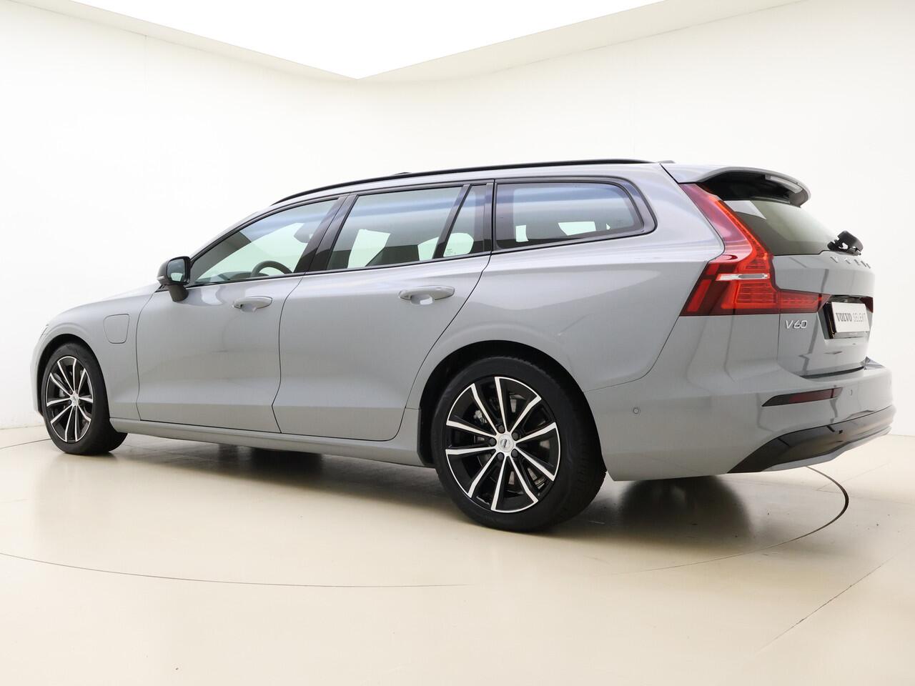 Volvo V60 T6 350pk AWD Plus Dark / Panorama dak / Contour stoelen / Camera rondom / Harman en Kardon audio / Trekhaak /