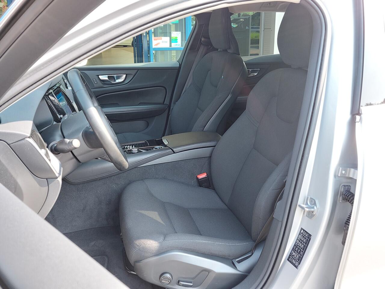 Volvo V60 2.0 T6 Recharge AWD Business Pro | Navi | Apple Carplay + Android Auto | Clima | Adap.Cruise | Led Koplampen | Keyless Entry | Dodehoek+Rijstrook+Licht+Regensensor | Privacy Glass | 18''lm