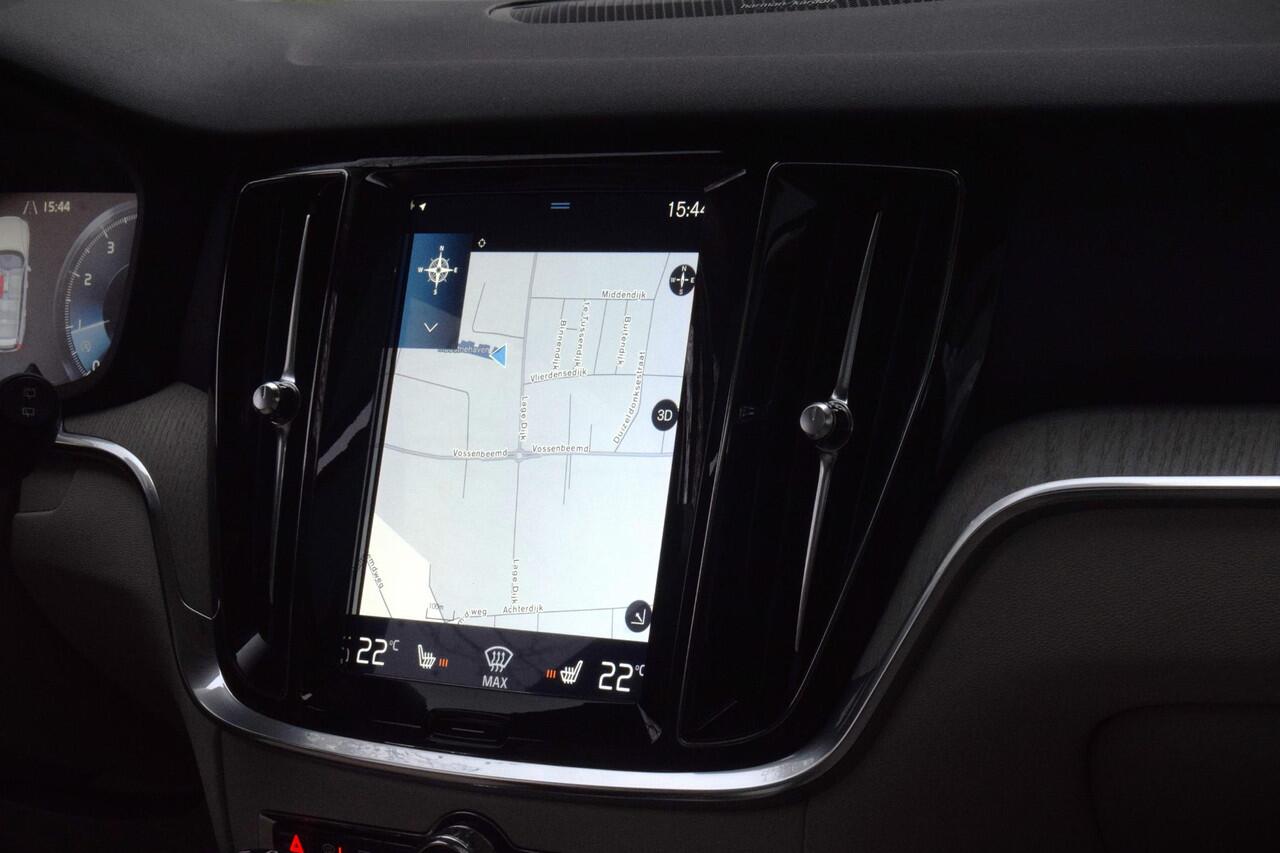 Volvo V60 2.0 T4 Inscription met PANO LED HUD LEDER CARPLAY
