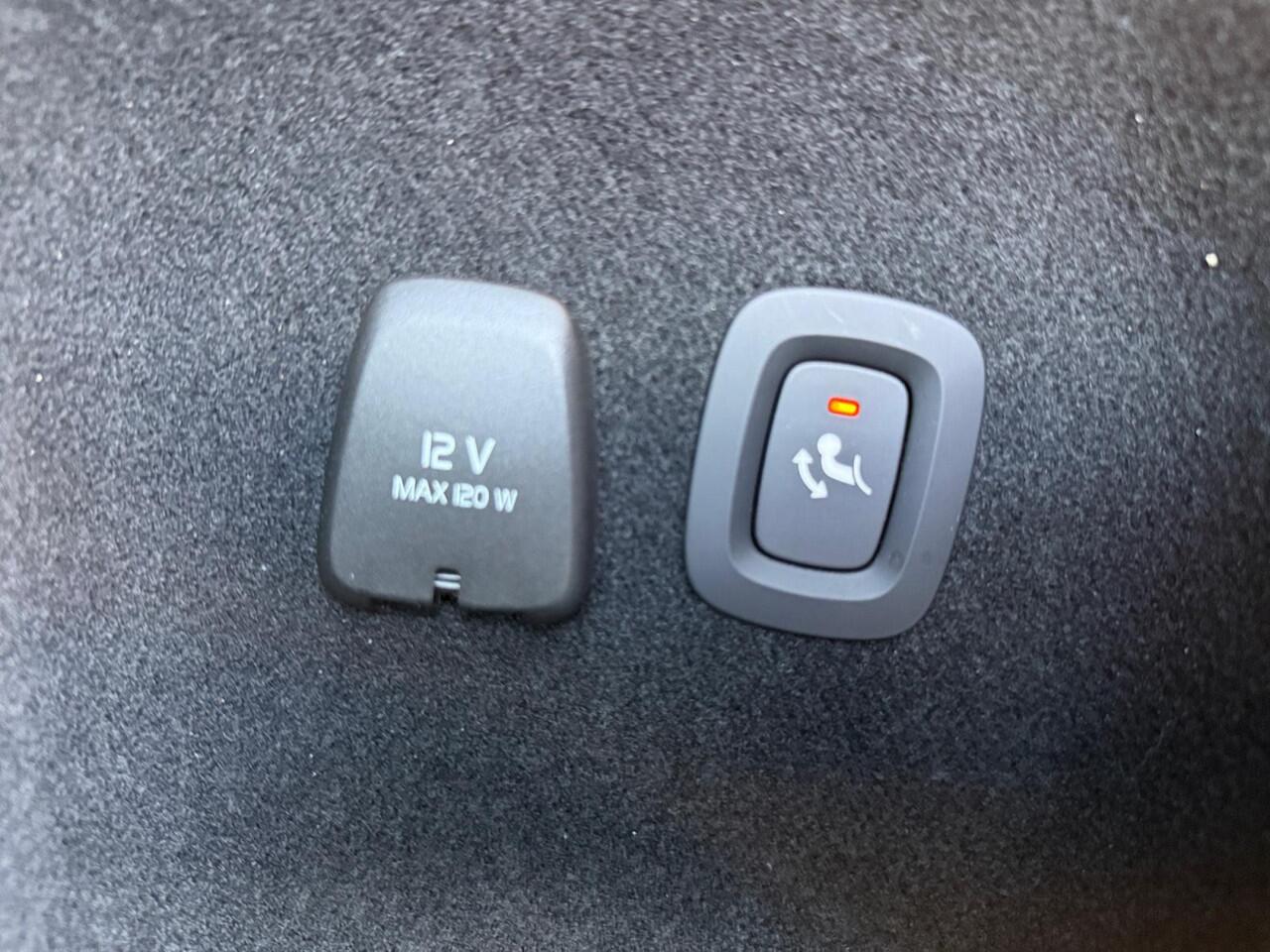 Volvo V60 2.0 T6 Plug-in hybrid AWD Plus Dark | Trekhaak | Verwarmde voorruit | 360 graden camera | Harman/Kardon |