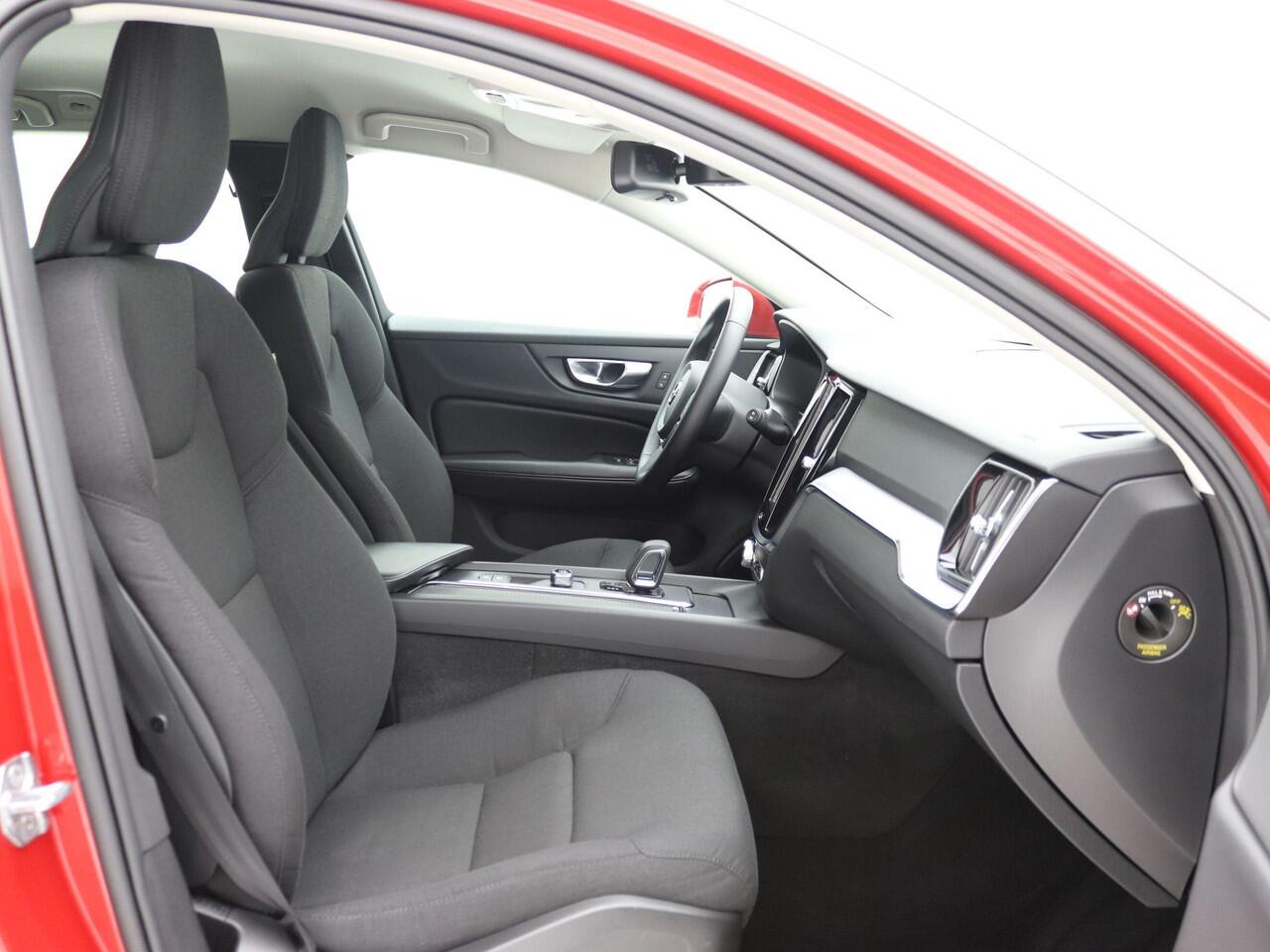 Volvo V60 2.0 B3 Momentum Advantage / Carplay / Aut. / Origineel NL