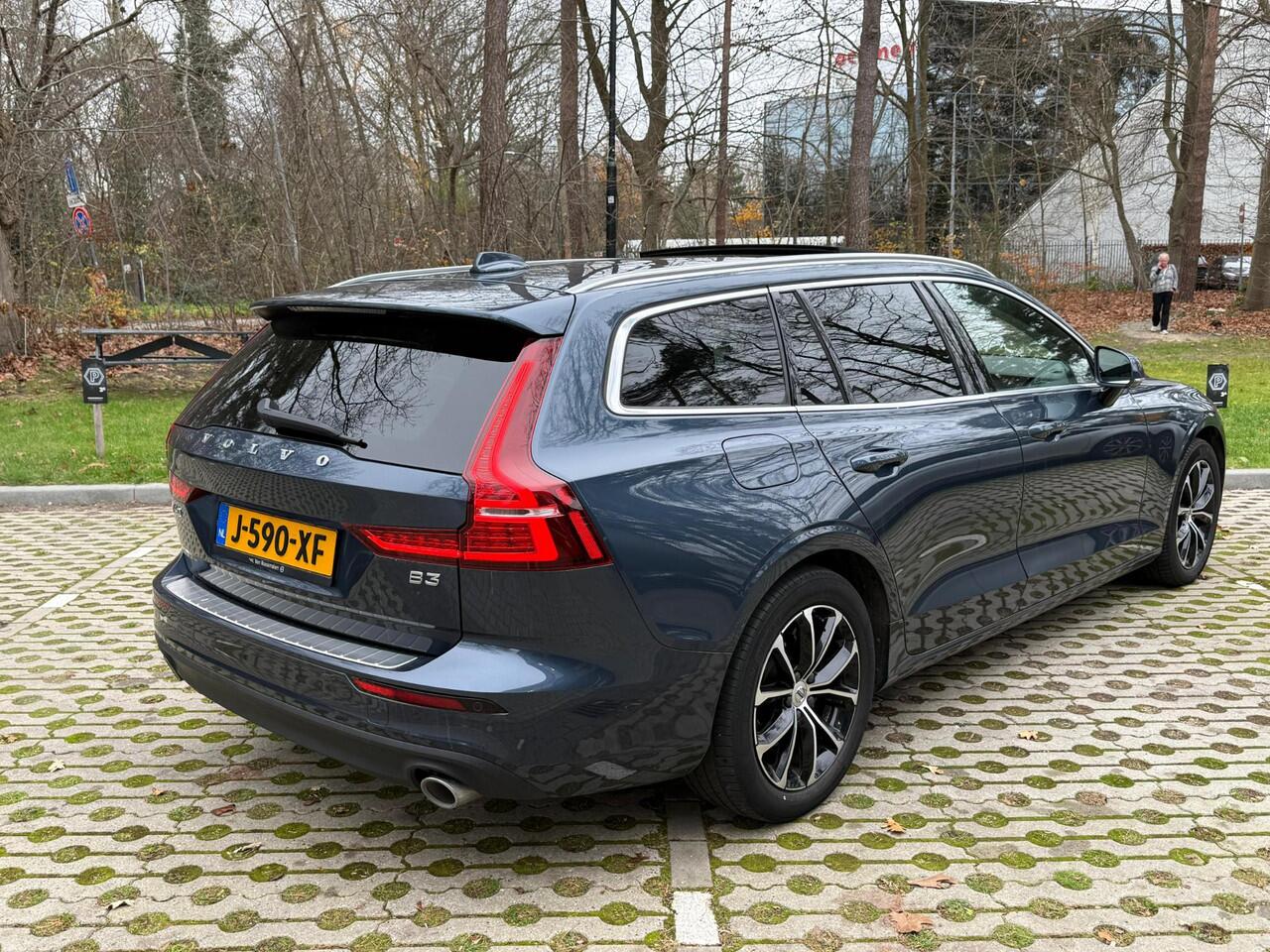 Volvo V60 2.0 B3 Business Pro Panodak | HK | 360°