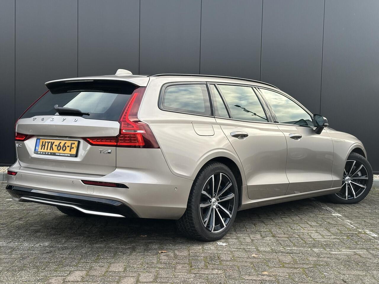 Volvo V60 2.0 T6 Plug-in hybrid AWD Plus Dark Adaptieve cruise control / BLIS / 360 camera / elektr. verst. Contourstoelen / stuur-,stoel-, voorruit verw. / Harman Kardon audio / Trekhaak / Keyless drive / All season banden