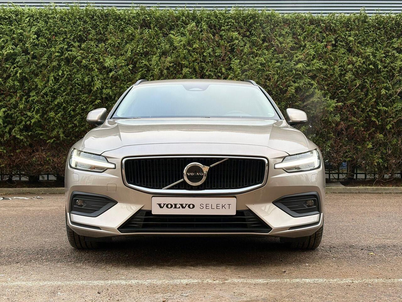 Volvo V60 B4 Core | Trekhaak | Camera | Adaptive Cruise control | Leder |