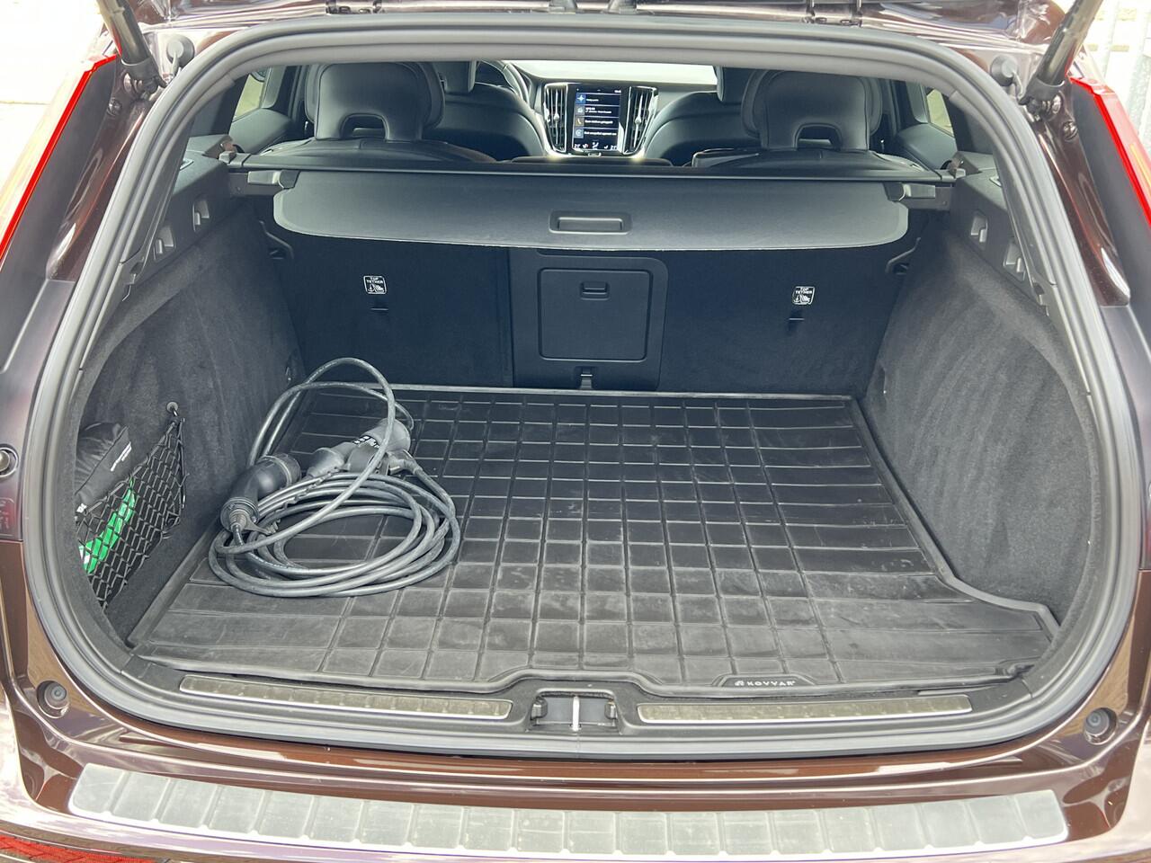 Volvo V60 2.0 T6 Recharge 340 pk AWD R-Design ACC Pilot Assist Standkachel Camera Carplay Navi Stoelverwarming v+a Led koplampen BLIS DAB Maple Brown Metallic Unieke kleur Plug in Hybride