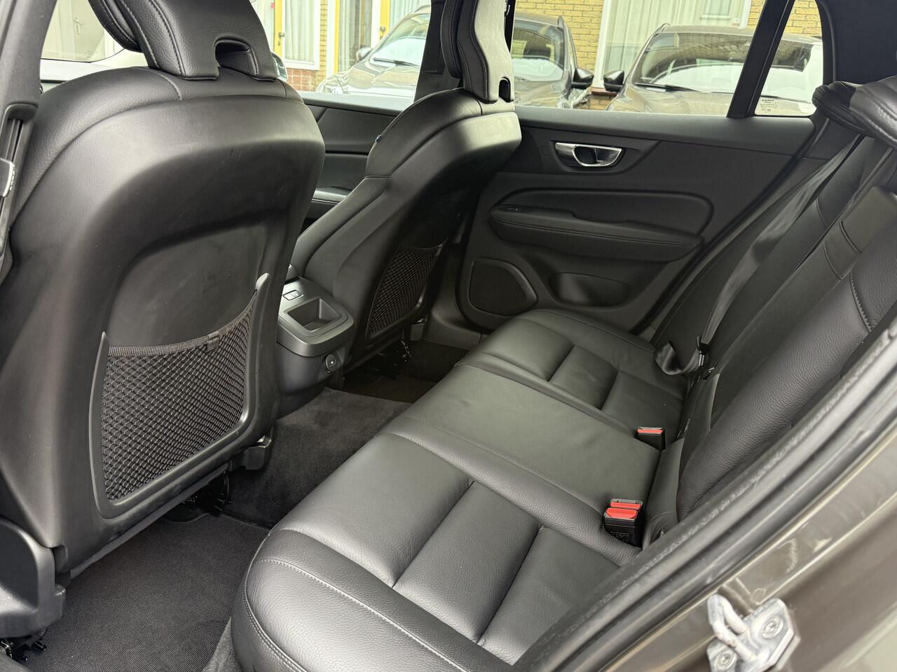 Volvo V60 2.0 B4 200pk Inscription 360 camera, Trekhaak, 19'', Leder