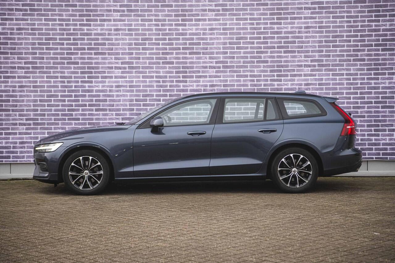 Volvo V60 2.0 B3 Momentum Advantage | Stoel- en stuurverwarming | Achteruitrijcamera | Parkeersensoren voor + achter | 17" velgen | Navigatie | Apple Carplay / Android Auto | LED koplampen |