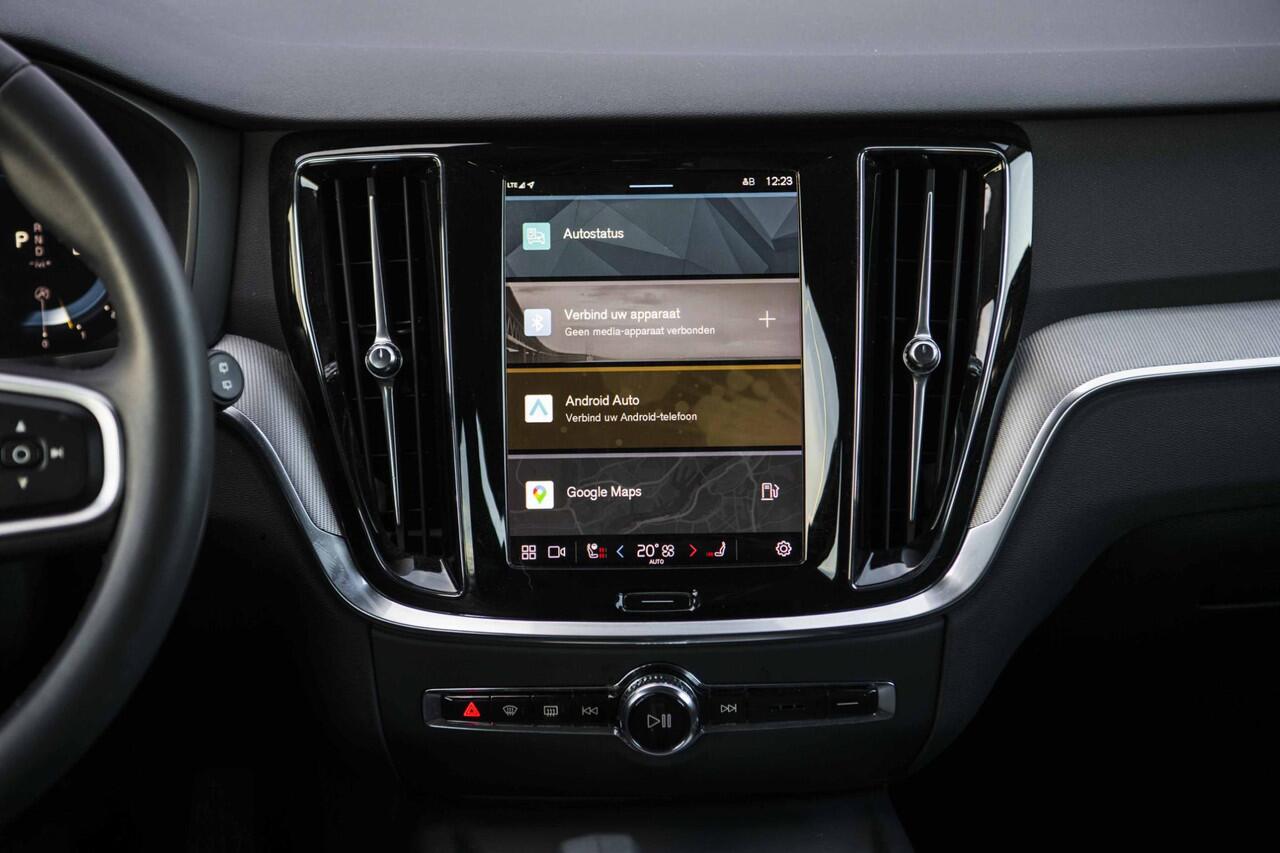 Volvo V60 2.0 B3 Essential Edition | Sport Pack | 19" Black Edition Velgen | Leder | Adaptieve Cruise Control | Stoelverwarming | Park Assist |