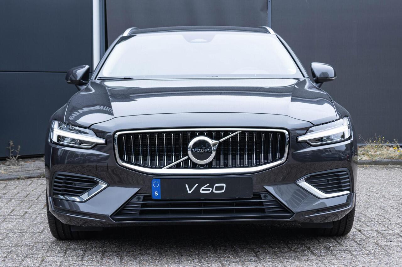 Volvo V60 T6 Recharge AWD Essential Edition | Long Range | Verwarmbare voorstoelen | Verwarmbaar stuurwiel | Verwarmbare achterbank | Google Infotainment | Parkeercamera | 19 inch Lichtmetalen velgen