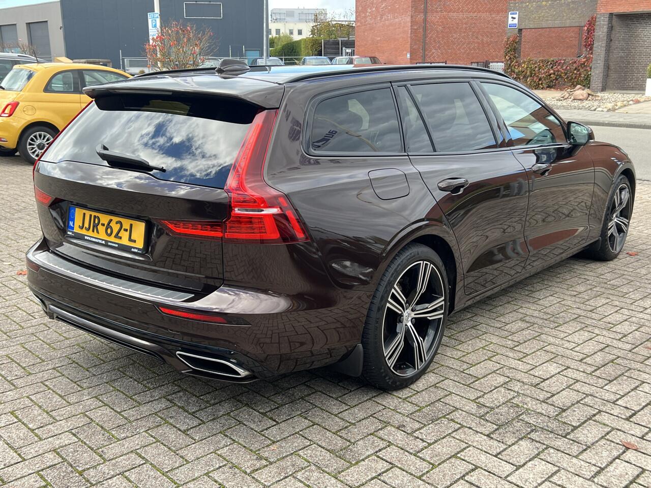 Volvo V60 2.0 T6 Recharge 340 pk AWD R-Design ACC Pilot Assist Standkachel Camera Carplay Navi Stoelverwarming v+a Led koplampen BLIS DAB Maple Brown Metallic Unieke kleur Plug in Hybride