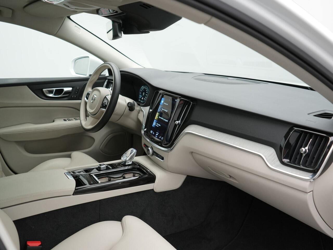 Volvo V60 T6 Recharge AWD Inscription Plug In Hybrid 340pk Dealer O.H PHEV | Trekhaak Af Fabriek | Panodak | Head Up | 360 Camera | Adaptive Cruise | Lederen Sporstoelen Memory & Verwarmd | Harman & Kardon | Blis | Keyless | Apple Carplay | Stuur Verwarmd |