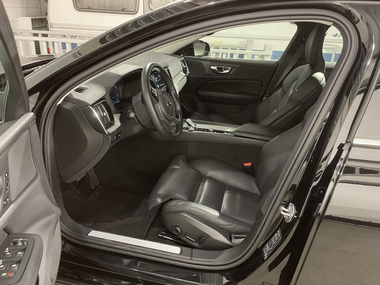 Volvo V60 B4 2.0i MHEV 211pk Inscription Leer, CarPlay, ACC, Trekhaak (1800kg), Navi, A.Camera