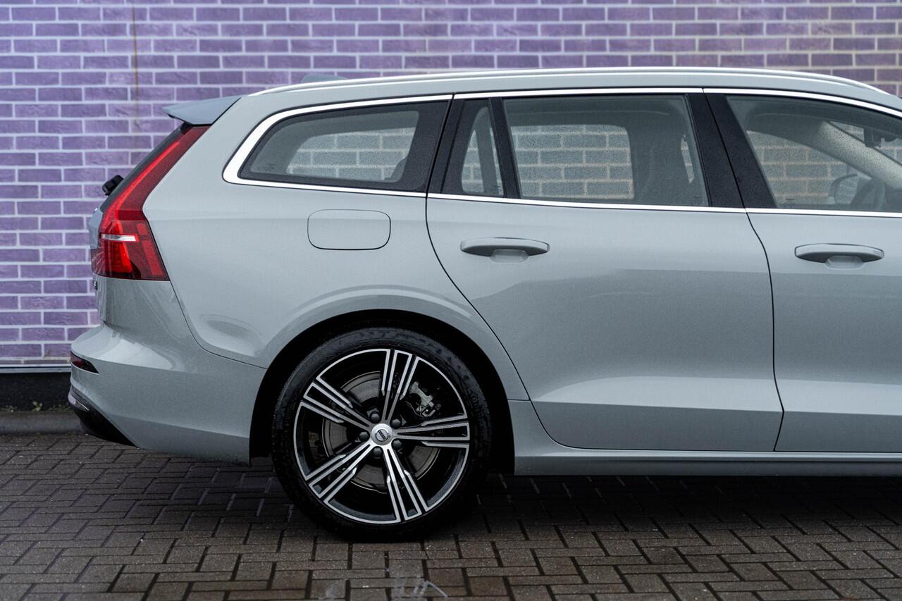 Volvo V60 T6 Plug-in hybrid AWD Essential Bright | Trekhaak | Lederen bekleding | 19" velgen | Google Maps navigatie | Apple Carplay / Android Auto | LED koplampen |