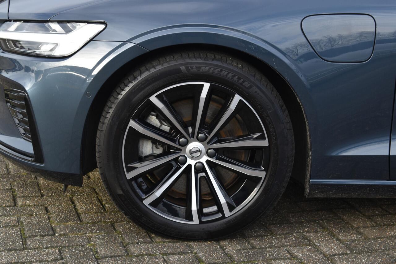 Volvo V60 T6 AWD 350PK Plug-in Hybrid Plus Dark | Trekhaak | H&K | 360 Camera| BLIS | ACC | Leder | Stuurverwarming