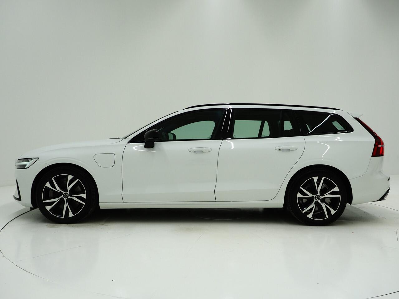 Volvo V60 2.0 T6 Recharge AWD R-Design | Pilot Assist | Keyless | Camera | Memory | Carplay
