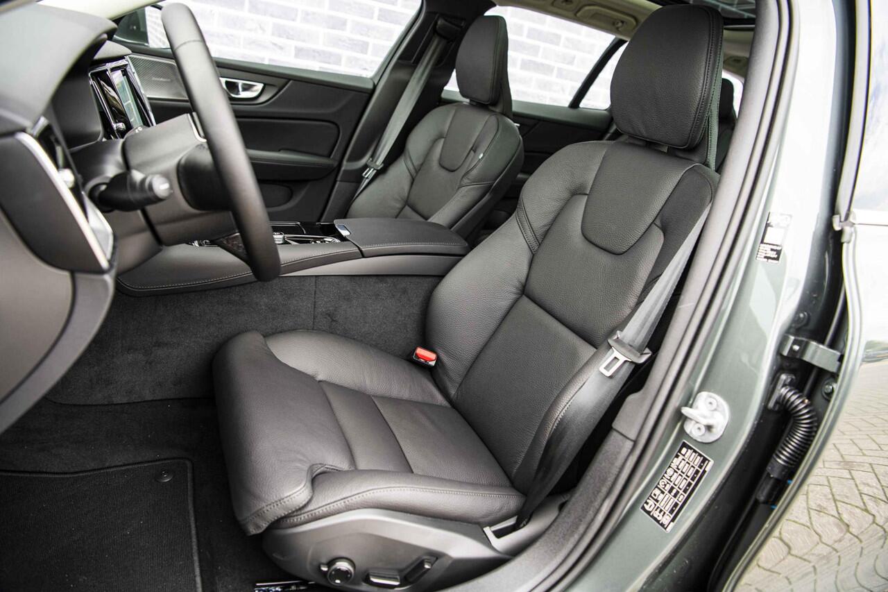 Volvo V60 2.0 T6 Plug-in hybrid AWD Plus Bright | Panoramadak | Adaptieve Cruise Control | Head Up Display | Forest Lake | Donker Glas | 360 Camera | 19" |