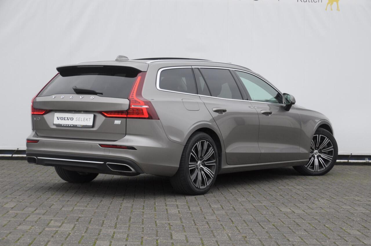 Volvo V60 T6 340PK Automaat Recharge AWD Inscription / Panoramadak / BLIS / Parkeersensoren met camera / Elektrische achterklep / Stoel - en stuurwielverwarming / Getint glas / Adaptieve cruise control