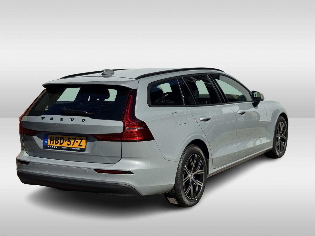 Volvo V60 2.0 B3 Automaat Essential Climate | Driver Assist | Driver Awareness | Park Assist | Leder