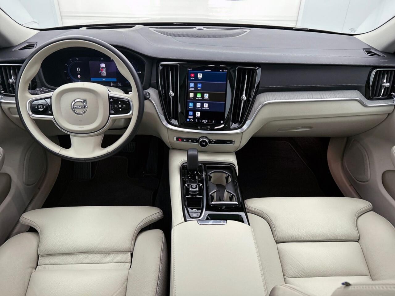 Volvo V60 2.0 T6 AWD Ultimate Bright | 360° Camera | Trekhaak | Panoramada