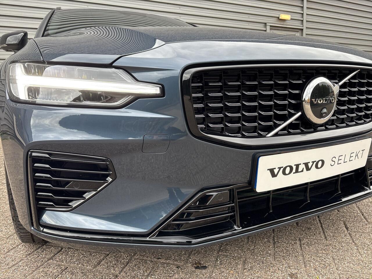 Volvo V60 T6 Plug-in hybrid AWD Plus Dark / Rondomzichtcamera / Elektr. inklapbare trekhaak / Harman/Kardon /