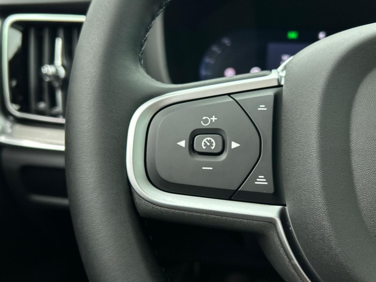 Volvo V60 2.0 B4 Core | ACTIE | Van 65314 voor 62300 | Lederen bekleding |