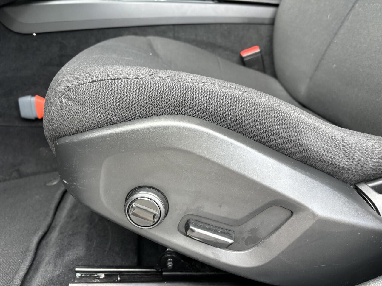 Volvo V60 2.0 B3 Momentum Advantage | Cruise Control | Navigatie | Apple CarPlay & Android Auto | Verwarmbare Voorruit | Parkeercamera |