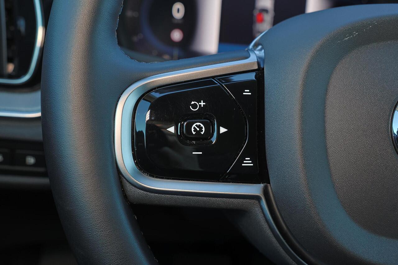 Volvo V60 T6 Recharge AWD Plus Dark - IntelliSafe Assist & Surround - 360º Camera - Harman/Kardon audio - Adaptieve LED koplampen - Verwarmde voorstoelen, stuur & achterbank - Parkeersensoren voor & achter - Elektr. bedienb. voorstoelen met geheugen - Extra getint 