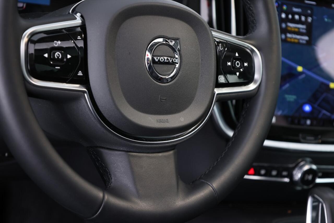 Volvo V60 2.0 T8 Plug-in hybrid AWD Plus Bright | PANORAMADAK ? 1e Eigenaar