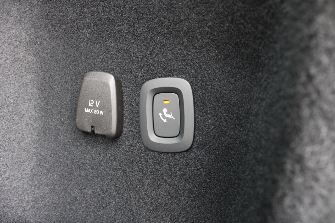 Volvo V60 T6 Plug-in hybrid AWD Plus Dark | Schuif/kanteldak | El. Trekhaak | 360 Camera | El. Stoelen met geheugen | BLIS