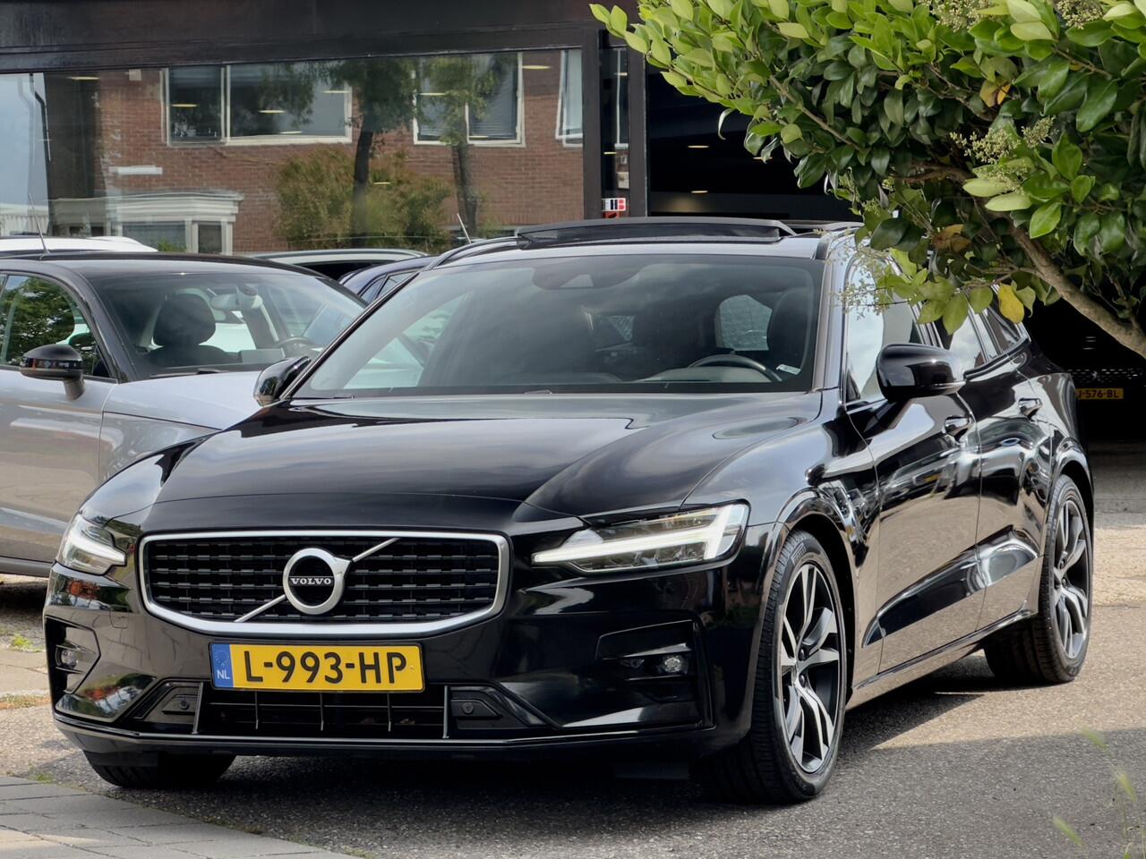 Volvo V60 2.0 T5 AUT8 R-DESIGN 251PK PANODAK LEDER NAVI CAMERA APPLE-CARPLY LED LMV PDC