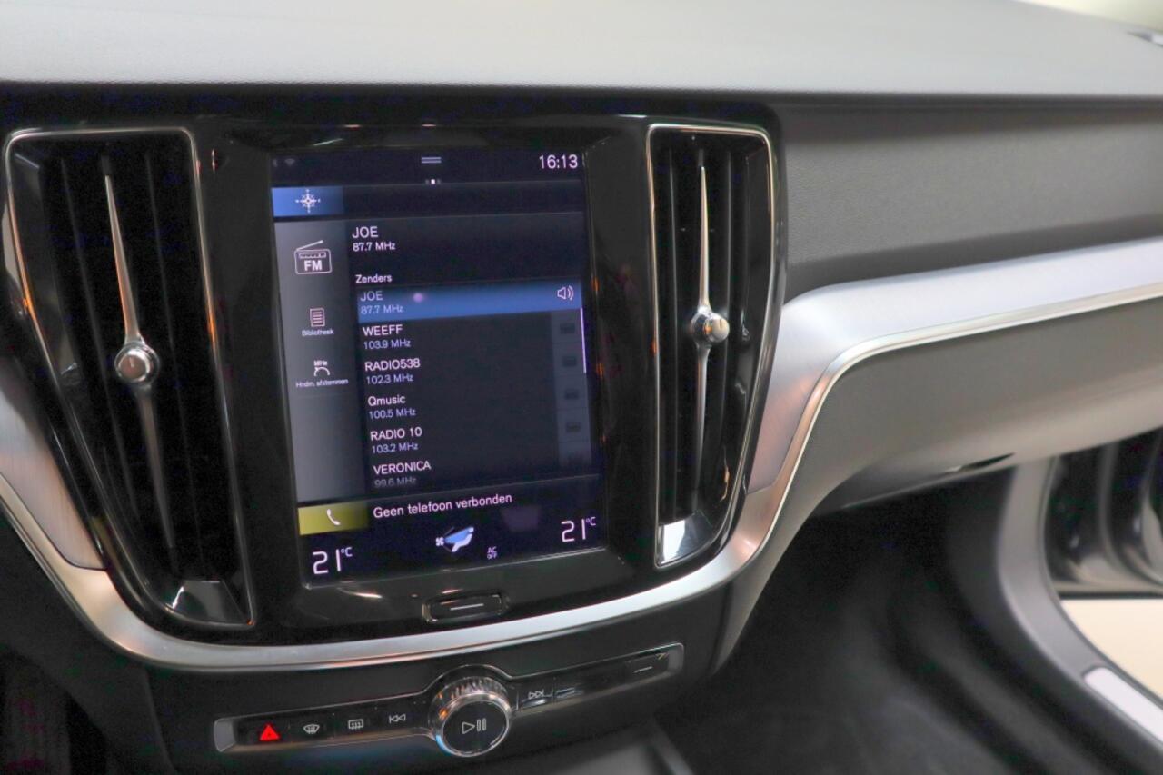 Volvo V60 2.0 B3 Mom. Adv. | hybrid | camera | carplay | 4 nw allseasons