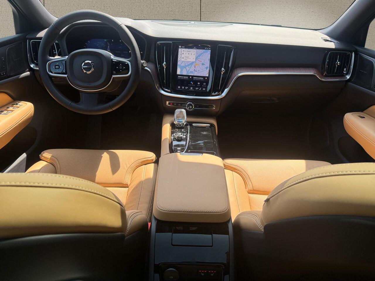 Volvo V60 2.0 T6 Plug-in hybrid AWD Plus Dark | PRIVATE LEASE VANAF: ¤1017 p.m. | Amber Nappa Lederen bekleding | Panoramadak | Extra getint glas | Harman/Kardon Audio |