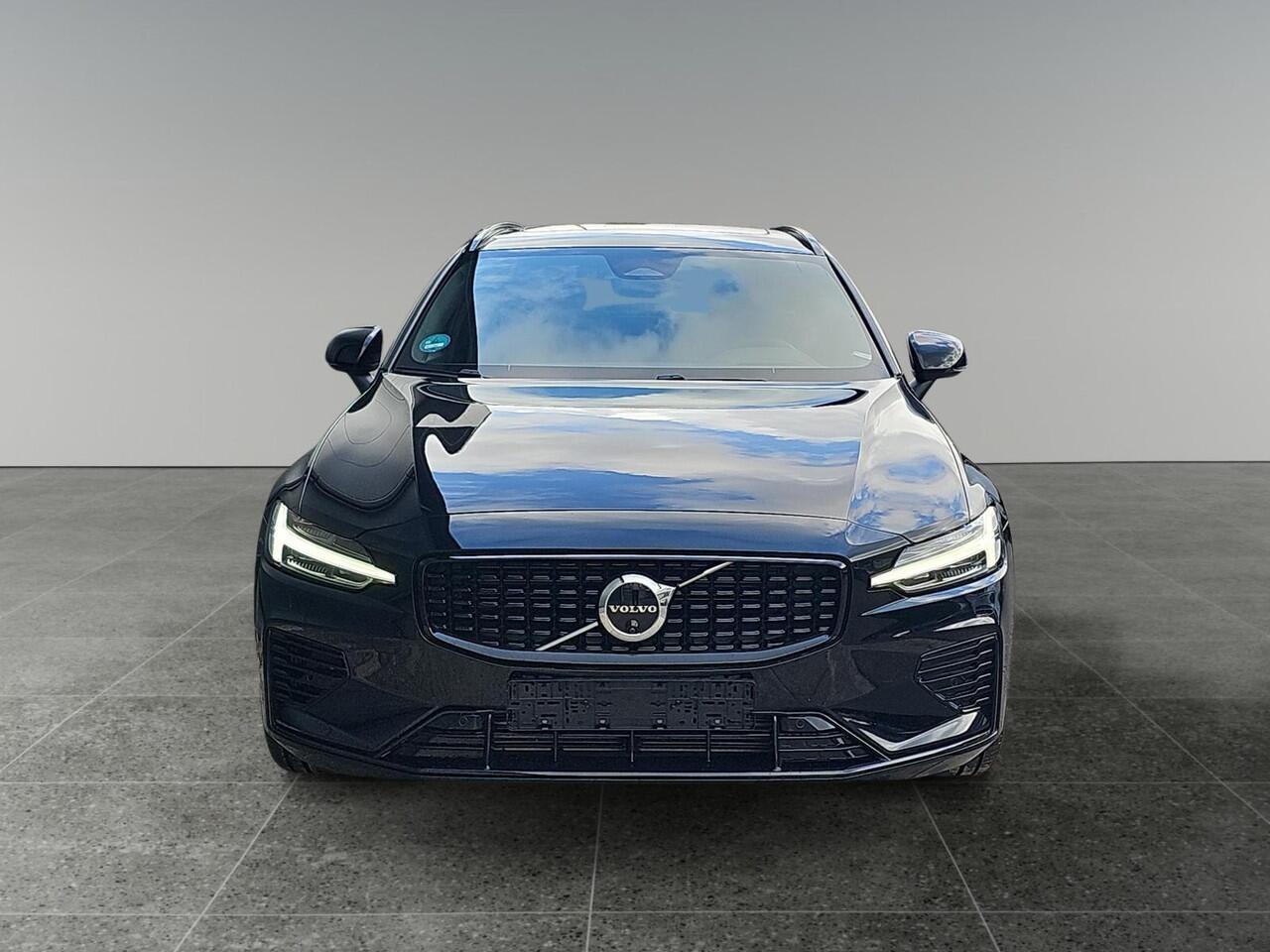 Volvo V60 2.0 T6 Plug-in hybrid AWD Ultra Dark | Sportstoelen | Head-up display | Panoramadak | Gelamineerde zijruiten |