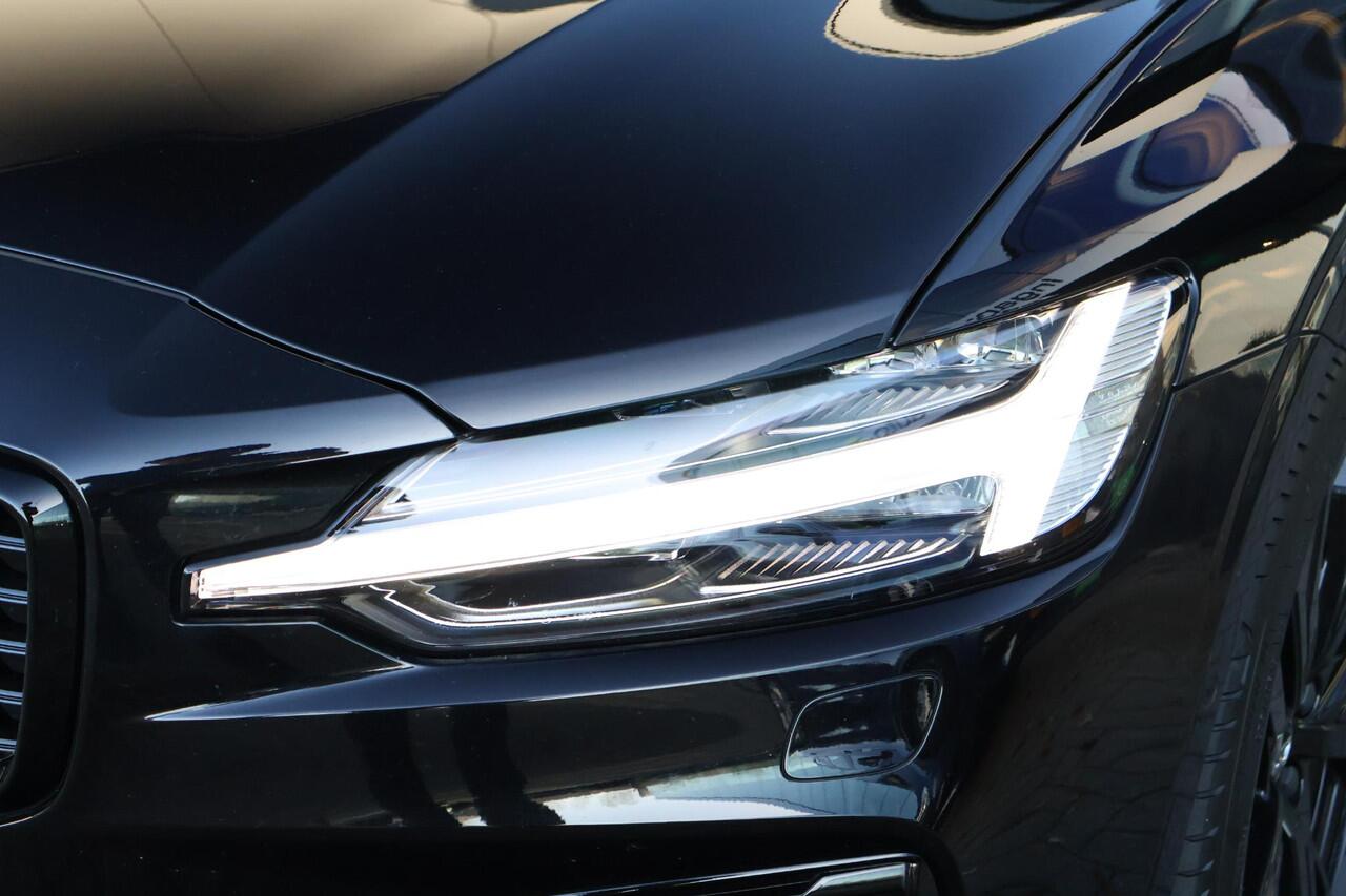 Volvo V60 2.0 T6 Plug-in hybrid AWD Ultimate Dark