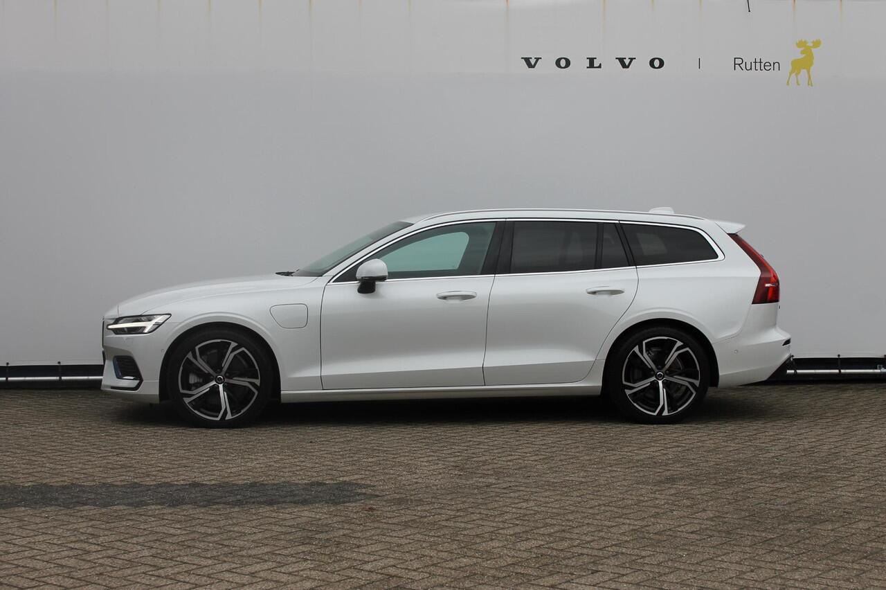 Volvo V60 T6 350PK Plug-in hybrid AWD Plus Bright Long Range / 19" lichtmetalen velgen / Harman Kardon Audio / Adaptieve Cruise Control / Elektrisch verstelbare voorstoelen met geheugen