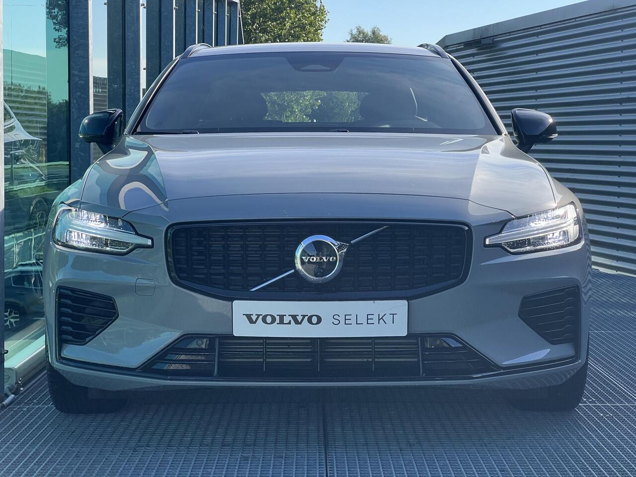 Volvo V60 2.0 T6 Plug-in hybrid AWD Plus Dark PHEV, Automaat, Trekhaak semi elektrisch inklapbaar, Driver assist, Stoelverwarming, Stuurverwarming, Harman Kardon, BLIS, Adaptive cruise