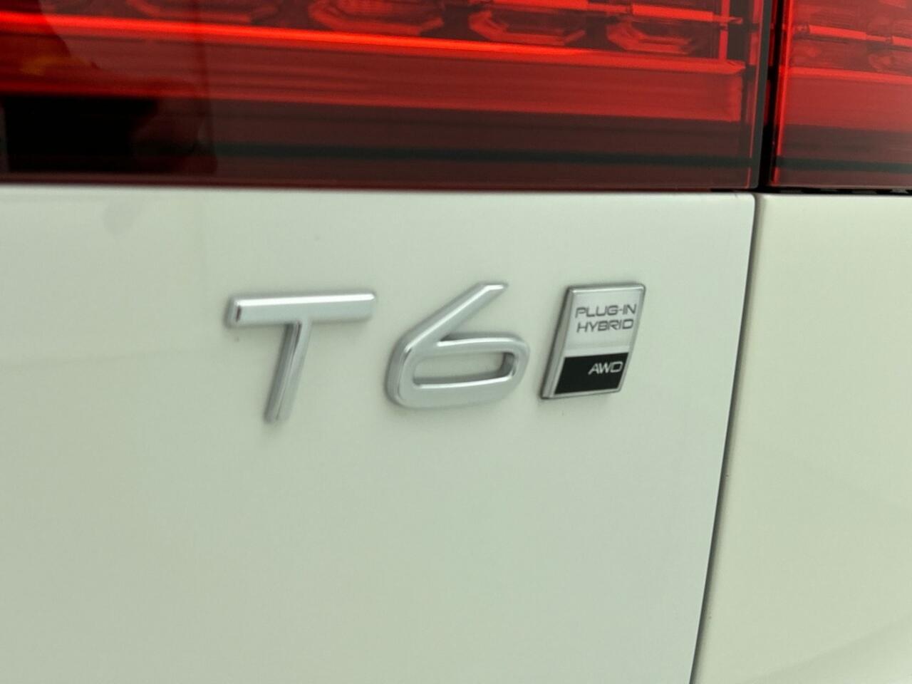 Volvo V60 2.0 T6 Plus Dark | Trekhaak | Sport Leder | 360* | Blis | Pilot