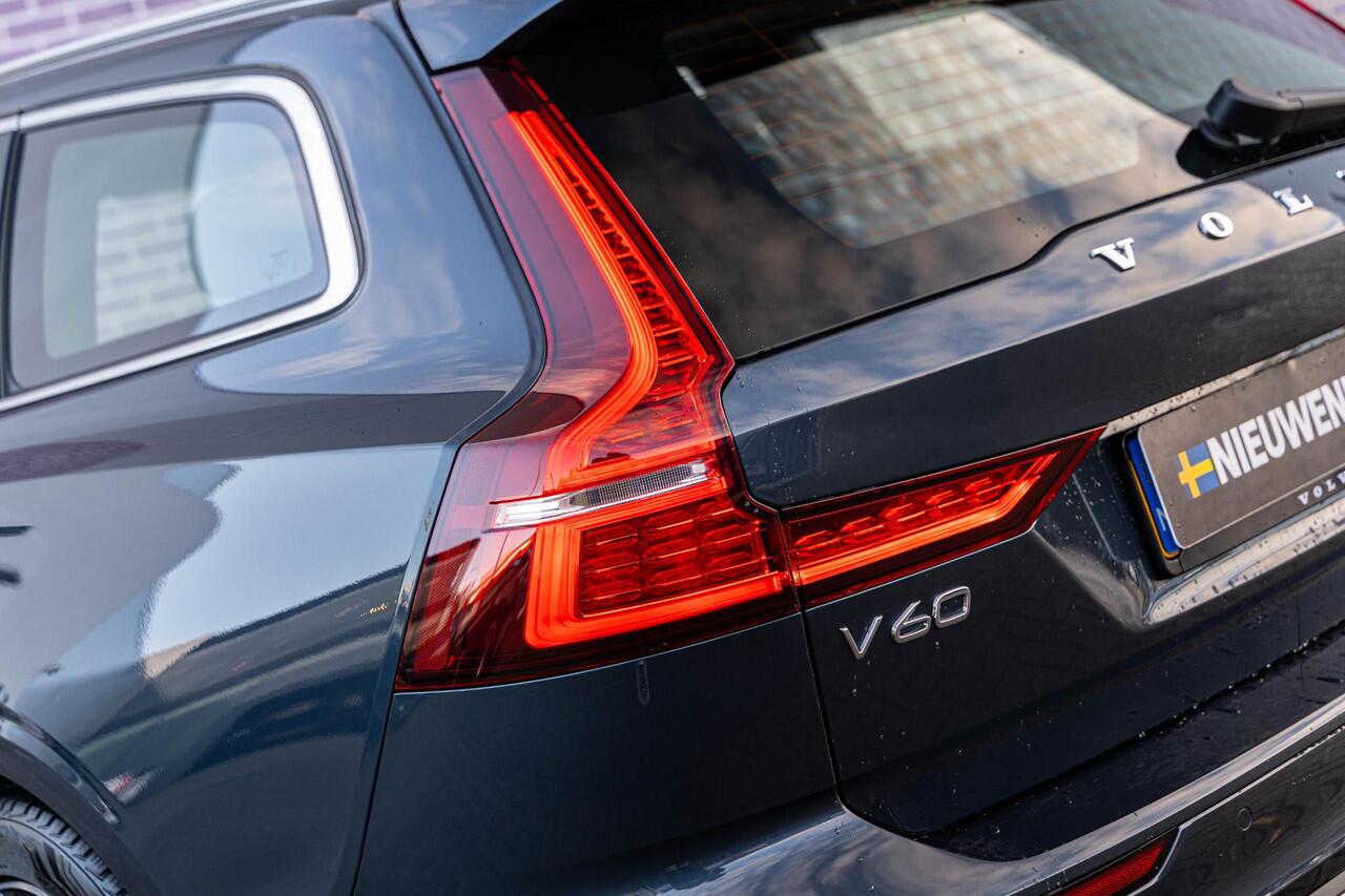 Volvo V60 2.0 T6 Plug-in hybrid AWD Essential Bright | Trekhaak | Stoel- / Stuurverwarming | Adaptive Cruise Control | Parkeercamera | Google | Carplay | Volvo On Call |