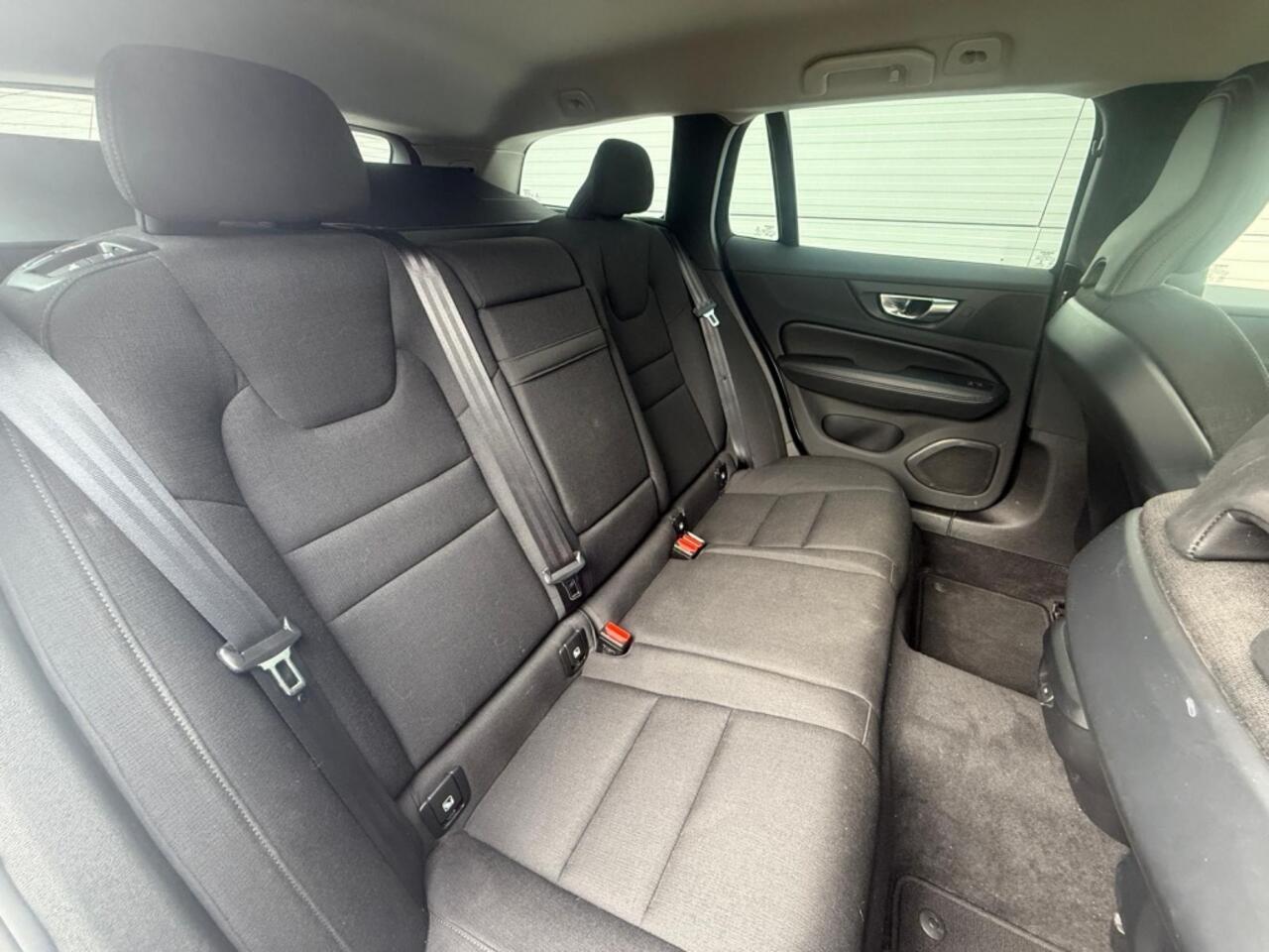 Volvo V60 2.0 B3 Mom. Adv.