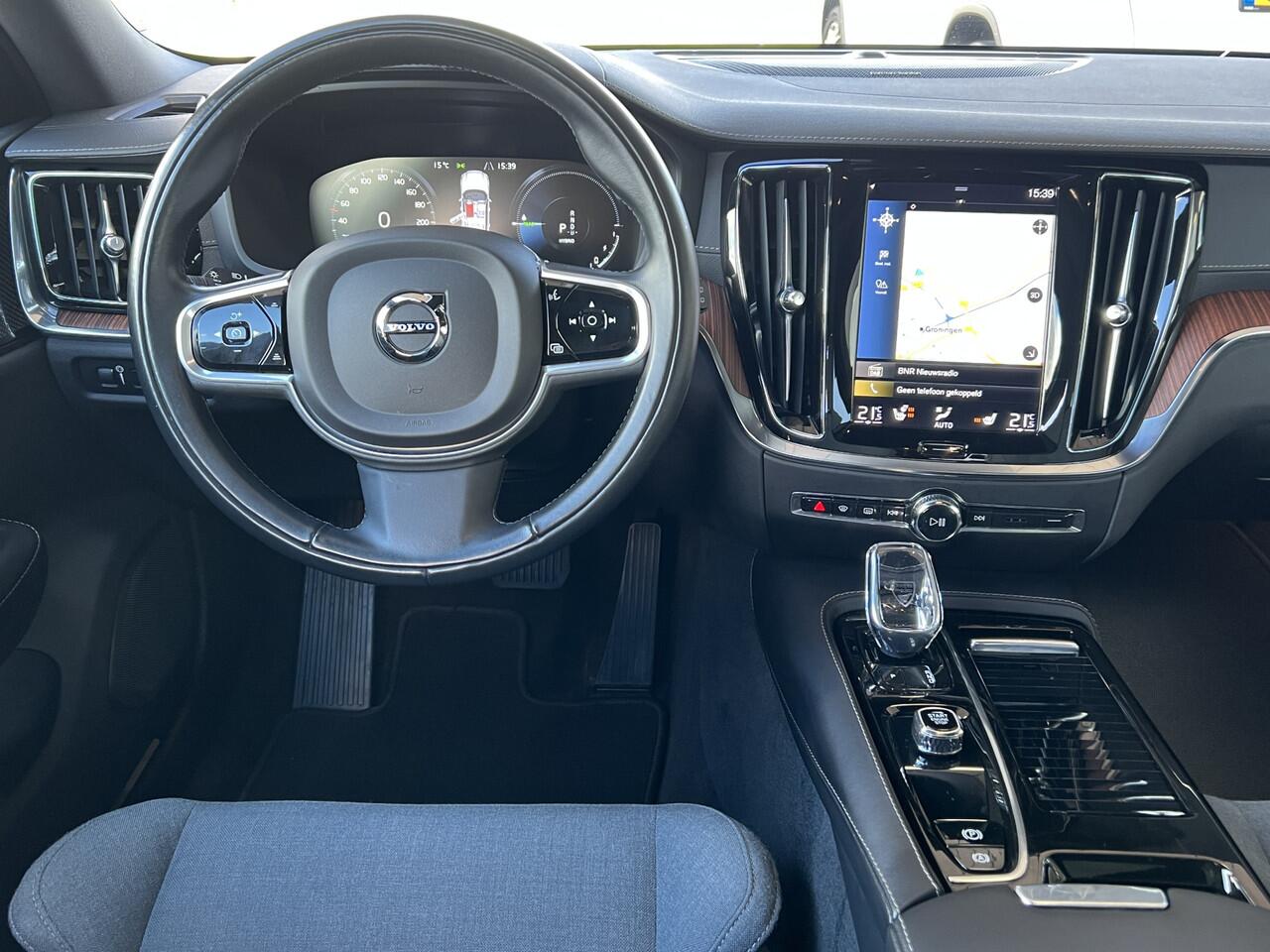 Volvo V60 2.0 T6 Recharge 340 pk AWD Inscription Trekhaak Panodak Pilot Assist ACC Tailored Wool Bekleding Exterior Styling Kit Elec. Stoelen Camera PDC Harman Kardon Contourstoelen Plug in Hybride NL Auto 1e Eigenaar