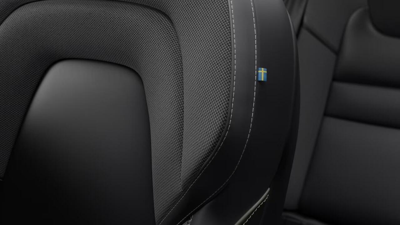 Volvo V60 2.0 T8 Plug-in hybrid AWD Plus Dark | Verwacht Dec. 2025 | Schuif/Kantel-Panoramadak | 360º Camera | Head-Up Display | Donker Getint Glas | 19" Lichtmetalen Wielen |