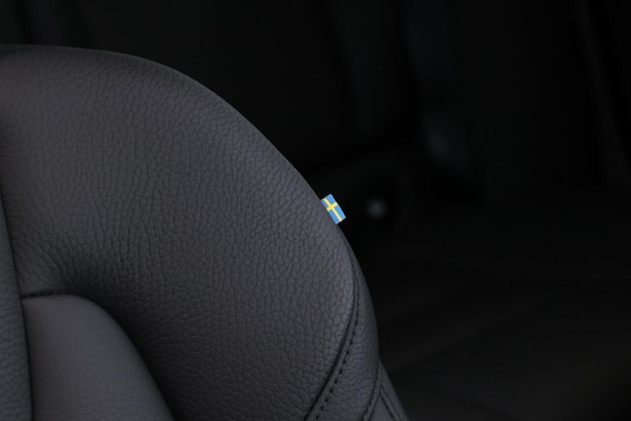 Volvo V60 2.0 T6 Plug-in hybrid AWD Ultra Dark | PANORAMADAK ? 1e Eigenaar