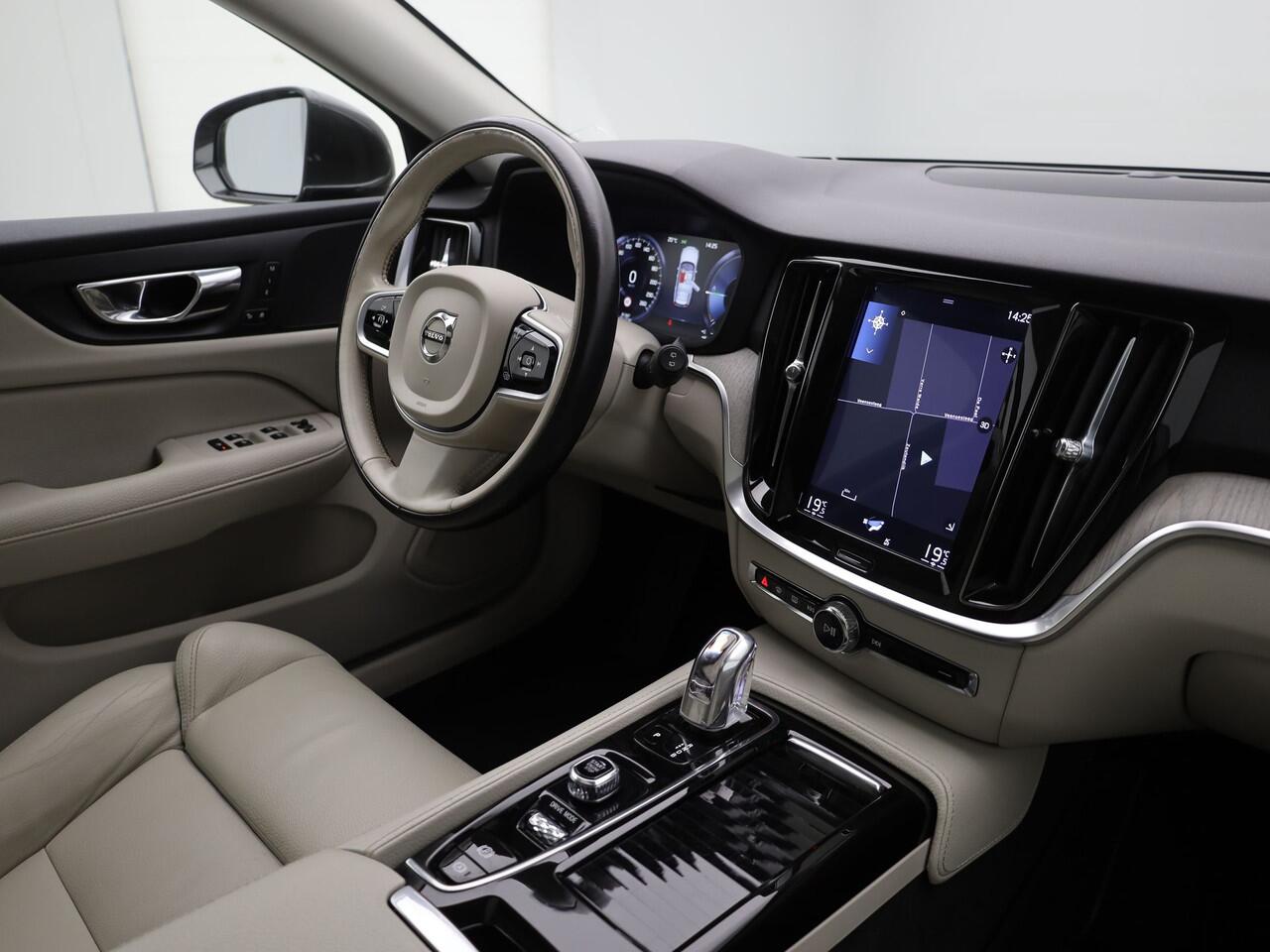 Volvo V60 2.0 T8 Twin Engine AWD Inscription | PANO | CAMERA | MEMORY | KEYLESS | TREKHAAK