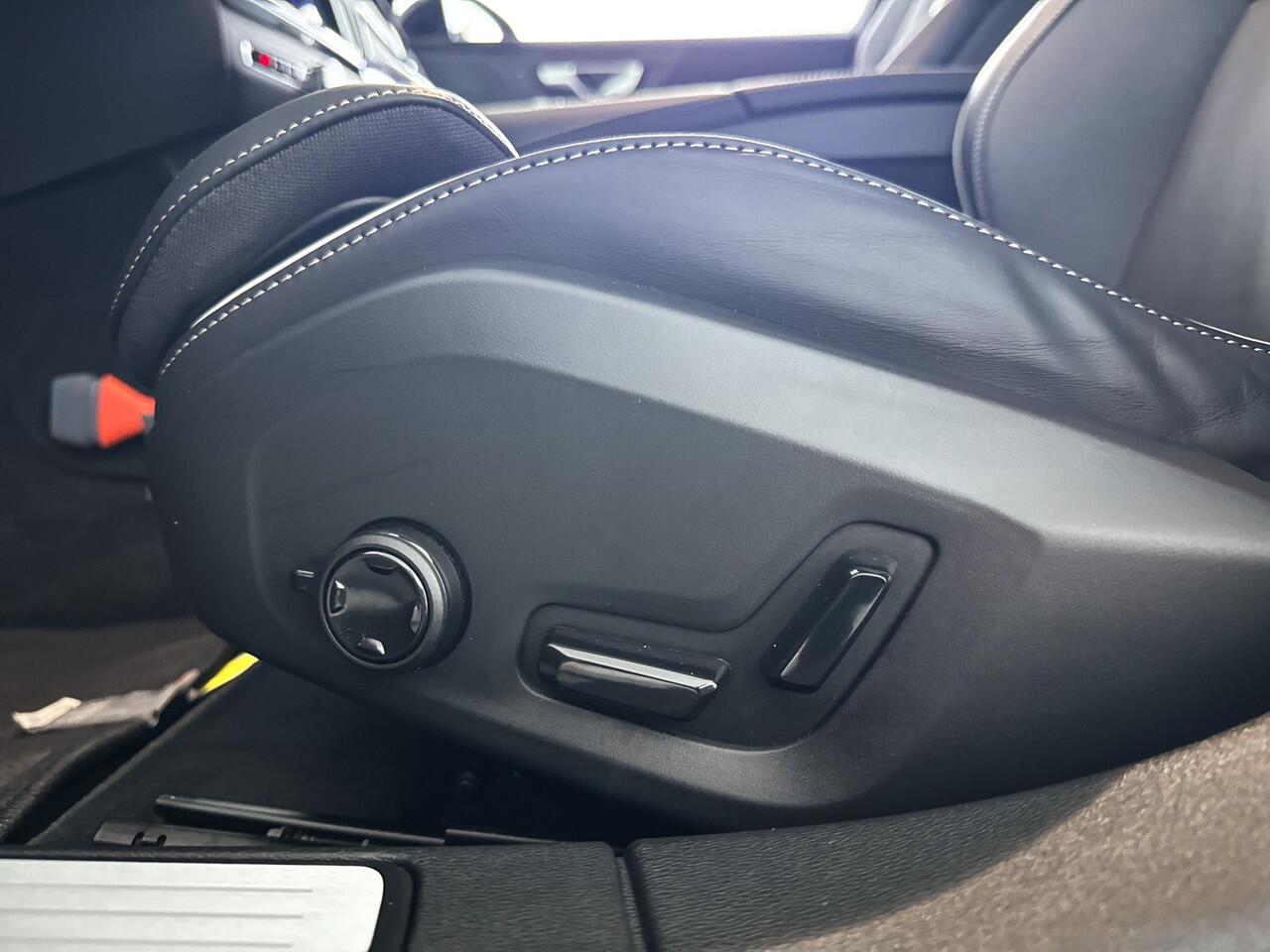 Volvo V60 T6 Plug-in hybrid AWD Plus Dark | 360° camera | Harman Kardon | Stoel- en Stuurverwarming | Trekhaak