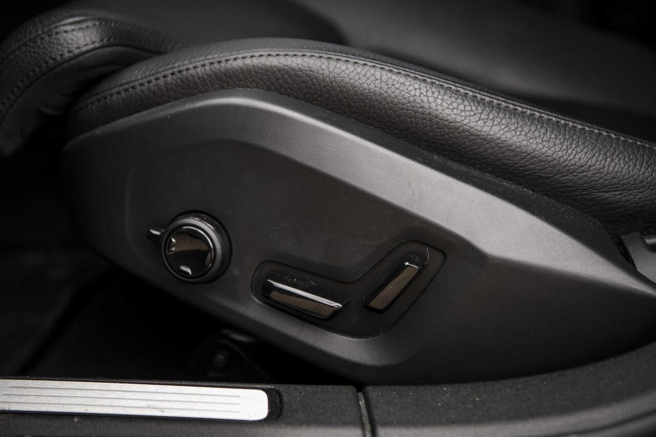 Volvo V60 2.0 B3 Plus Bright | Trekhaak | Adaptieve Cruise Control | Google Navigatie | Lederen bekleding | Stoel- en stuurverwarming | Elektrisch verstalbare voorstoelen |