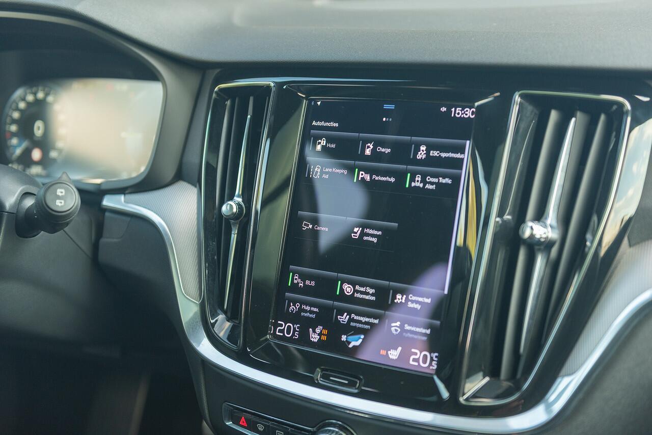 Volvo V60 T6 Aut. Plug-In Hybrid R-Design Leder Panoramadak 360Camera 340pk