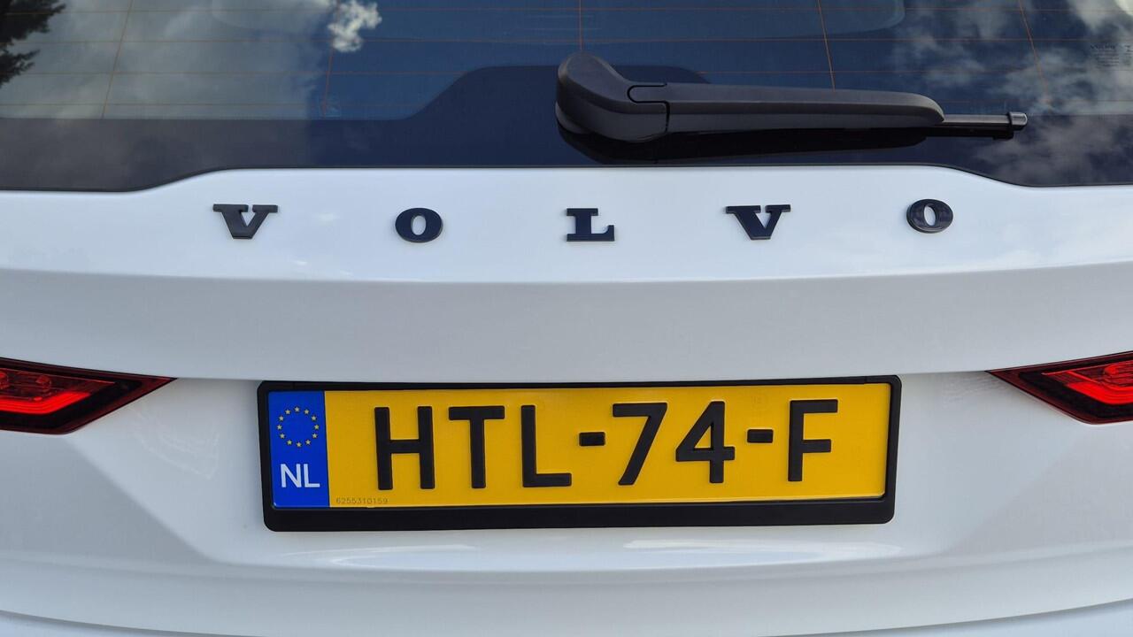 Volvo V60 2.0 T8 Recharge AWD R-Design Zeer Compleet uitgerust - Panorama dak - Trekhaak wegklapbaar - Audio Park Assist - Head Up - Lighting Pack