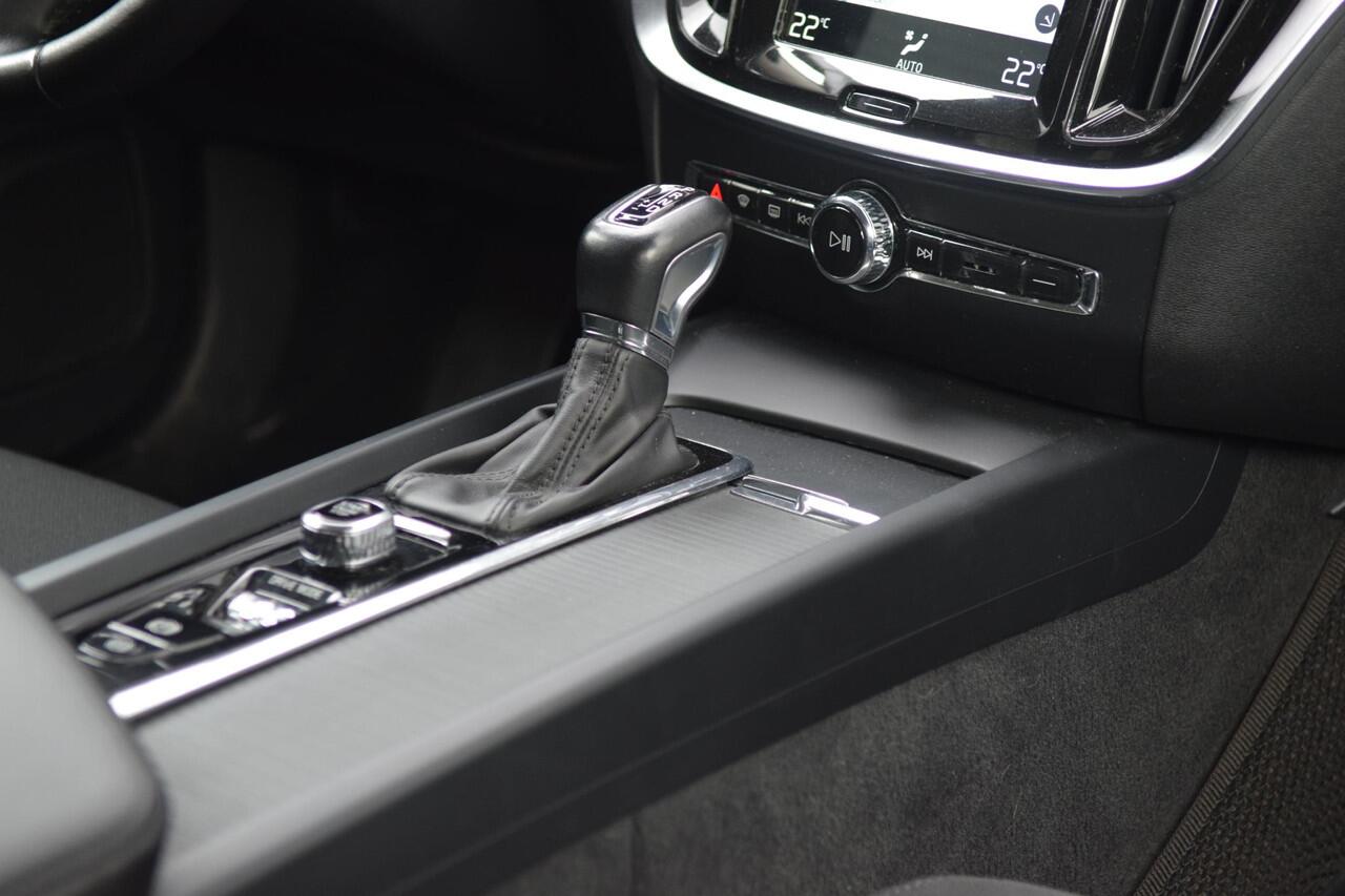 Volvo V60 2.0 T4 Momentum Pro met 19inch/Led/Carplay/Cruise