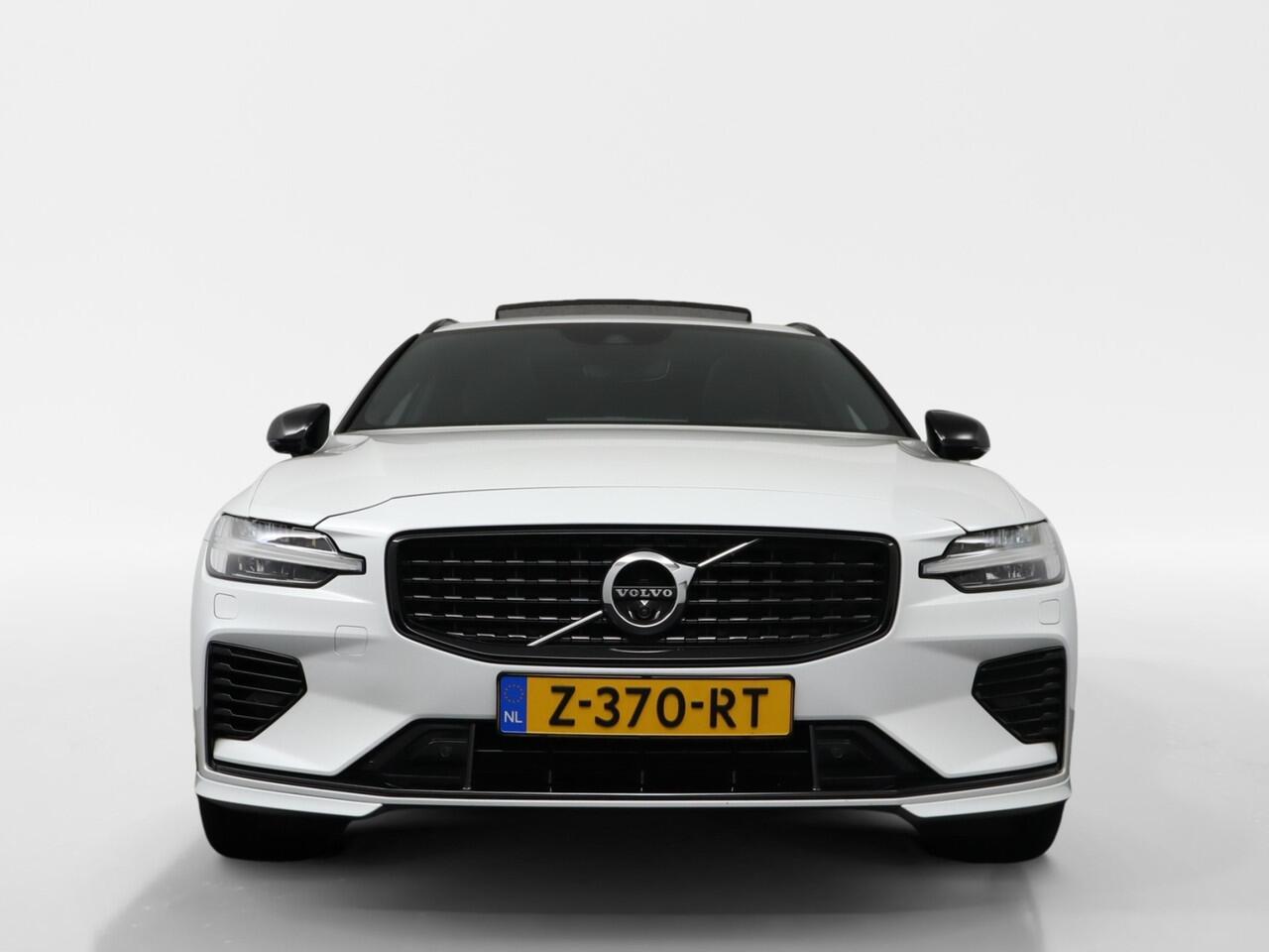 Volvo V60 2.0 T6 Recharge AWD R-Design 340 PK | 3D Camera | Trekhaak | Apple Car Play | Harman/Kardon | Panorama | Crystal White Pearl - RIJKLAAR