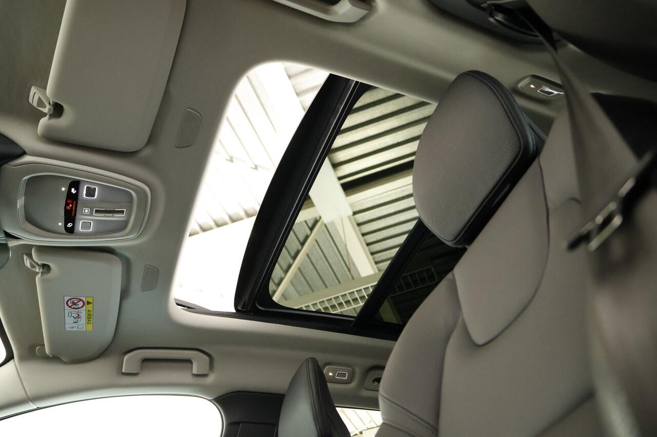 Volvo V60 2.0 T8 Plug-in hybrid AWD Plus Dark / Opendak / LED / H&K / Pilot assist / Leder